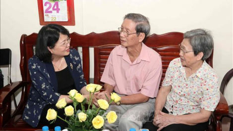 Phó Chủ tịch k’tiếc k’ruung Đặng Thị Ngọc Thịnh tước lum lêy pr’loọng đong chính sách, manuýh vêy g’lêếh c’rơ lâng cách mạng