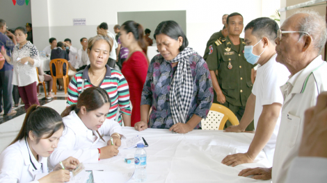Lấh 500 cha nắc đhanuôr Sê Pôn – Lào bơơn vêy ta khám k’goóh đh’réh cr’ăy