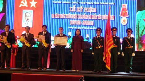 Phó Chủ tịch k’tiếc k’ruung Đặng Thị Ngọc Thịnh pấh bhiệc bhan hay k’noọ 60 c’moo g’lúh gung dưr Trà Bồng lâng miền Tây Quảng Ngãi
