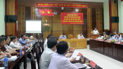 T’bhlâng choom zư đớc chr’nắp sâm Ngọc Linh