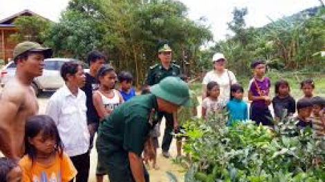 A Lưới – Thừa Thiên Huế: Pa đớp m’ma chr’noh ha đha nuôr chr’hoong Kạ Lừm, tỉnh Sê Kông ( Lào)