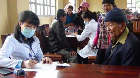 Đoàn viên Lâm Đồng khám cr’ay, pay đoọng z’nươu k’goóh đhị chr’val ch’ngai bha dắh