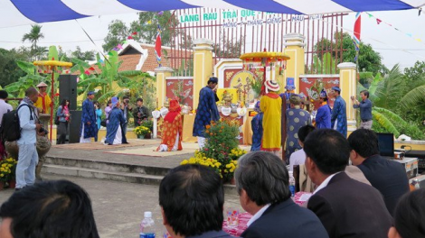 Hội An ra văng tơơp bhrợ pa luih đhị la lêy vel bhơi r’veh Trà Quế
