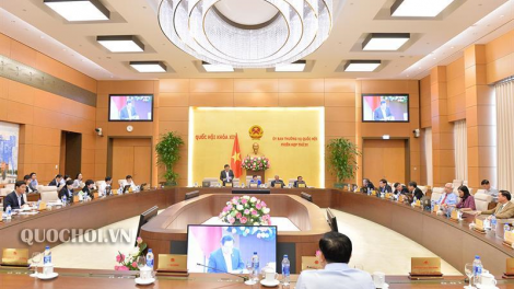 Bhrợ têng pr’họp 32 âng Ủy ban Thường vụ Quốc hội