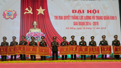 C’bhúh vũ trang Quân khu 5 bơơn pazao đoọng Huân chương Quân công hạng Nhất
