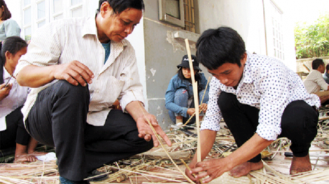 Lai Châu: Tập huấn pa choom, zư lêy bh’rợ thủ công ty đanh đoọng ha coon coh Mảng