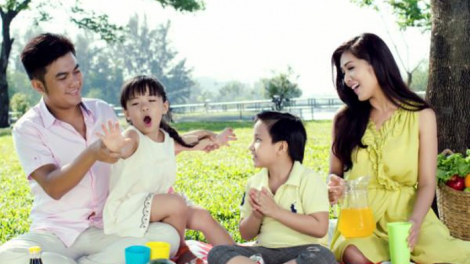 Bhiệc bhan t’đang moon “ C’moo yêm têêm đoọng ha pân đil lâng p’niên k’tứi"