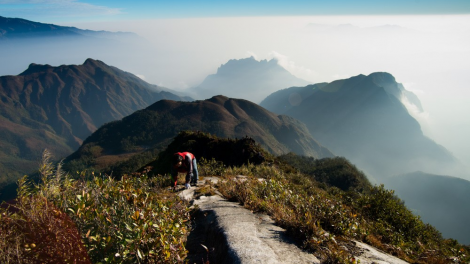 Từ trên đỉnh núi