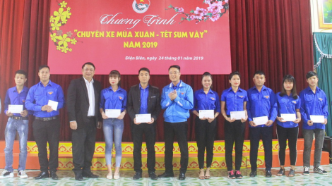 Điện Biên: Cher đoọng 100 vé xe chô cha tết ha sinh viên lưm tr’mung zr’nắh k’đhạp