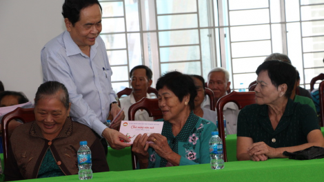 Chủ tịch Uỷ ban Trung ương Mặt trận Tổ quốc Việt Nam lướt lum lêy, đoọng pr’hêl ha pr’loọng đong chính sách đhị tỉnh Hậu Giang