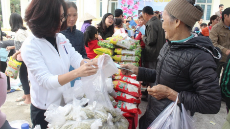 Quảng Ninh: Bh’rợ chợ 0 đồng cóh Quảng Nghĩa (Móng Cái) đơơng âng Tết ngăn đoọng ha manuýh đharứt