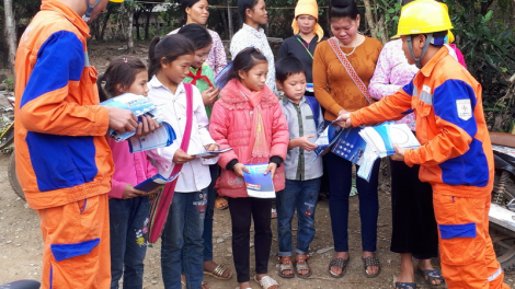 Sơn La: K’noọ 90 pr’loọng vel Chim Hạ âi vêy váih điện lưới k’tiếc k’ruung