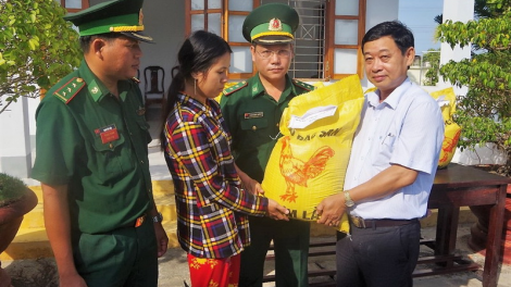 Cà Mau: Biên phòng ta đang moon apêê chrooi đoọng lấh 100 ức đông tước ooy pr’loọng đong đharứt, pr’loọng đong chính sách bêl Tết