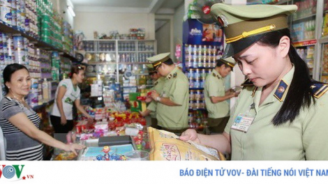 Quảng Ngãi: Đoọng manuýh lướt ch’mêết lêy thị trường pr’đươi pr’dua Tết