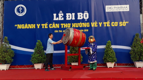 Cần Thơ: Lấh 2000 cha nắc ting pấh bhiệc bhan luớt dzung "Ngành Y tế thành phố Cần Thơ t’hước chô ooy y tế cơ sở".