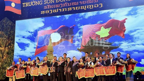 Giao lưu nghệ thuật: “Liêm chr’năp pr’ặt zr’ziêng Trường Sơn Đông-Trường Sơn Tây”