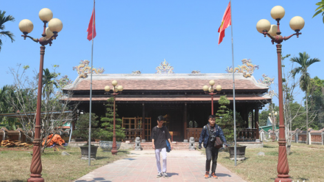 Vel đong hay chơớ Chủ tịch k’tiếc k’ruung l’lăm a hay Lê Đức Anh