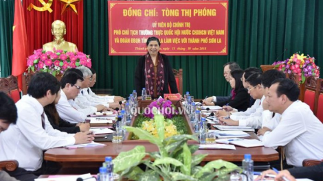 Phó Chủ tịch Thường trực Quốc hội Tòng Thị Phóng đh’rứah lâng c’bhúh lướt pa bhrợ nắc bhrợ bhiệc lâng tỉnh Sơn La