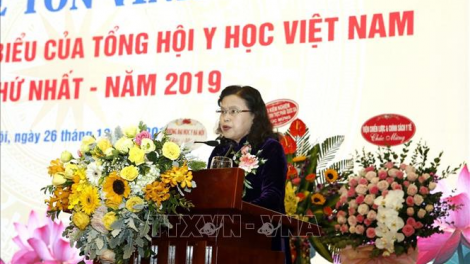 Phó Chủ tịch k’tiếc k’ruung pâh bhiệc bhan hâng hơnh apêê bhriêl choom bhlầng âng Tổng hội Y học Việt Nam