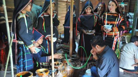 Pa dưr cớ đhr’niêng bh’rợ bhuôih caih c’lang đac âng đha nuôr J’rai
