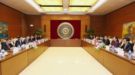 Phó Chủ tịch Thường trực Quốc hội Tòng Thị Phóng prá xay lâng Phó Chủ tịch Quốc hội Lào