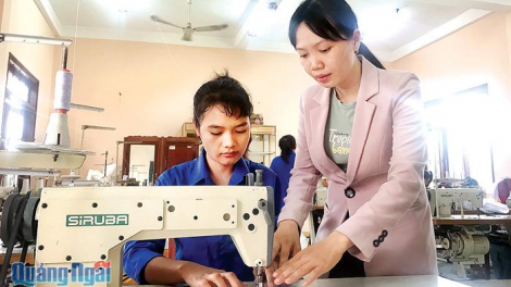 Quảng Ngãi: Pa choom bh’rợ ha học sinh acoon coh dzợ bâc râu căh liêm choom
