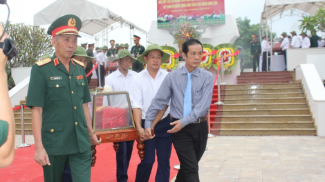 Quảng Bình: Bhrợ têng bh’rợ c’lêng, tấp đớc n’hang 17 liệt sĩ chêết bil đhị Lào