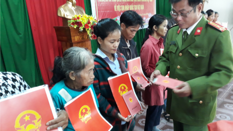 Quảng Nam: T’mọot quốc tịch Việt Nam đoọng ha 13 cha nắc ma nuyh Lào