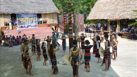 Liên hoan Văn hoá-Thể thao, bhrợ pa dưr bhiêc bhan truyền thống âng manứih Cơ Tu 2019
