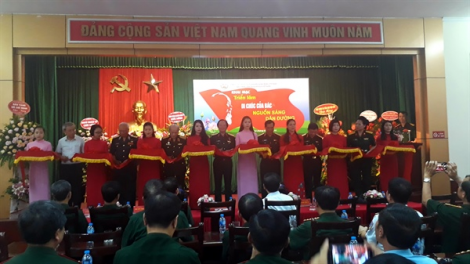 Triển lãm Di chúc âng a va Hồ tr’ang dzool c’lâng