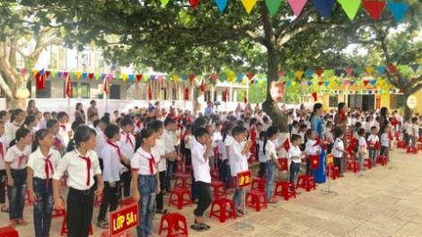 Quảng Bình: Học sinh đhanuôr Rục khai giảng c’moo học t’mêê