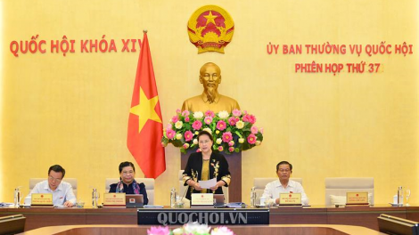 Tơợp bhrợ pr’họp g’luh 37 âng Ủy ban Thường vụ Quốc hội