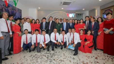 Tổng Giám đốc VOV Nguyễn Thế Kỷ pấh bhiệc bhan pa đớp đong bhrợ bhiệc Cơ quan ặt đhị miền Trung