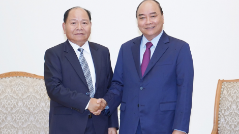 Thủ tướng Chính phủ Nguyễn Xuân Phúc đương hơnh déh Bộ trưởng Bộ Nội vụ Lào