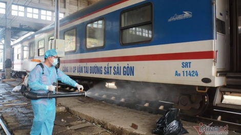 Khử trùng tàu cha groong corona lalăm đơơng t’mooi đhị fa Sài Gòn