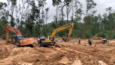 Cha nụp t’mêê bhlầng đăh pr’hân lâng cr’chăl đoong trôong dấc đhị Rào Trăng 3