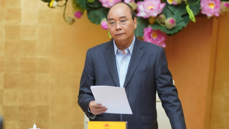 Phó Chủ tịch k’tiêc k’ruung Đặng Thị Ngọc Thịnh tươc lum lêy đoỌng pr’hêl ha pr’loọng đong chính sách, học sinh đharựt đhị Tiền Giang