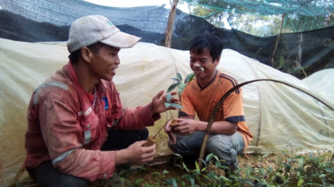 Pr’châc p’niên Cơ Tu tơơp bhrợ cha tơợ vel