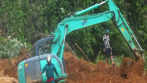 Chr’hoong k’coong ch’ngai Tây Giang, tỉnh Quảng Nam: Hơnh déh học sinh rạch học cớ