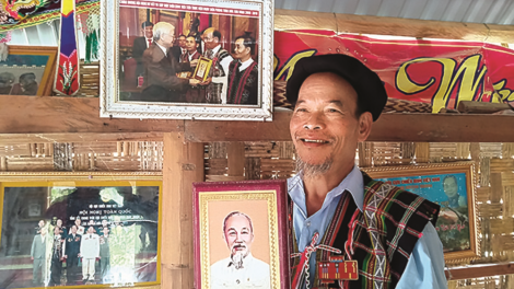 Xa nay âng t’cooh Cơ Tu ơy bấc chu lưm Tổng Bí thư
