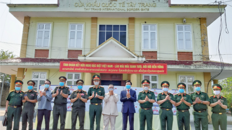 Bộ Tư lệnh Quân khu 2 cher đoọng pr’đươi y tế đoọng ha c’bhúh quân đội zâp tỉnh Bắc Lào