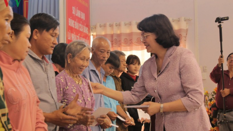 Phó Chủ tịch k’tiếc k’ruunglưm cher đoọng pr’hêl Tết đoọng ha pr’loọng đong chính sách, p’niên đha rựt đhị Long An