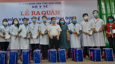 Bình Định: 25 bác sĩ, điều dưỡng lướt ooy Đà Nẵng zooi zúp zêl cha groong pr’lúh