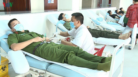 Cán bộ chiến sĩ công an zâp tỉnh miền Trung pấh đoọng a’ham tình nguyện
