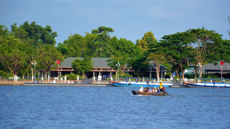 Năc ng’bhrợ têng bh’rợ du lịch liêm crêê