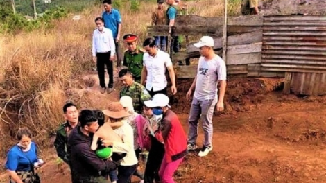 Trông dấc 2 anhi p’niên crêê k’căn k’conh croọl đợc bấc t’ngay cóh đông