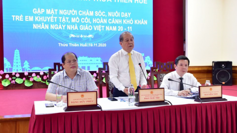 Chủ tịch UBND tỉnh Thừa Thiên Huế tr’lưm lâng manứih zư lêy, băn par p’niên khuých goo, p’nar, lưm tr’mung zr’nắh k’đhạp