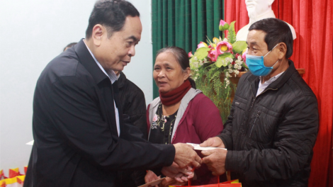 Chủ tịch Ủy ban Trung ương MTTQ Việt Nam lưm đhanuôr zr’lụ túh 2 tỉnh Quảng Bình lâng Quảng Trị