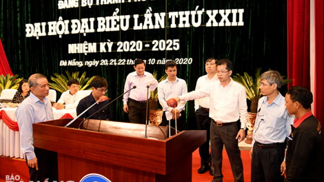 Tơơp bhrợ Đại hội Đại biểu g’luh XXII Đảng bộ thành phố Đà Nẵng