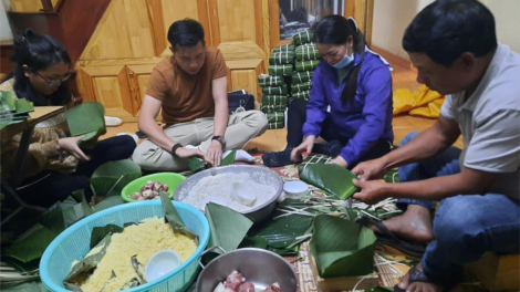 Đắk Lắk: Tôm lâh 1000 bệê bán chưng bánh tét pa gơi tước miền Trung